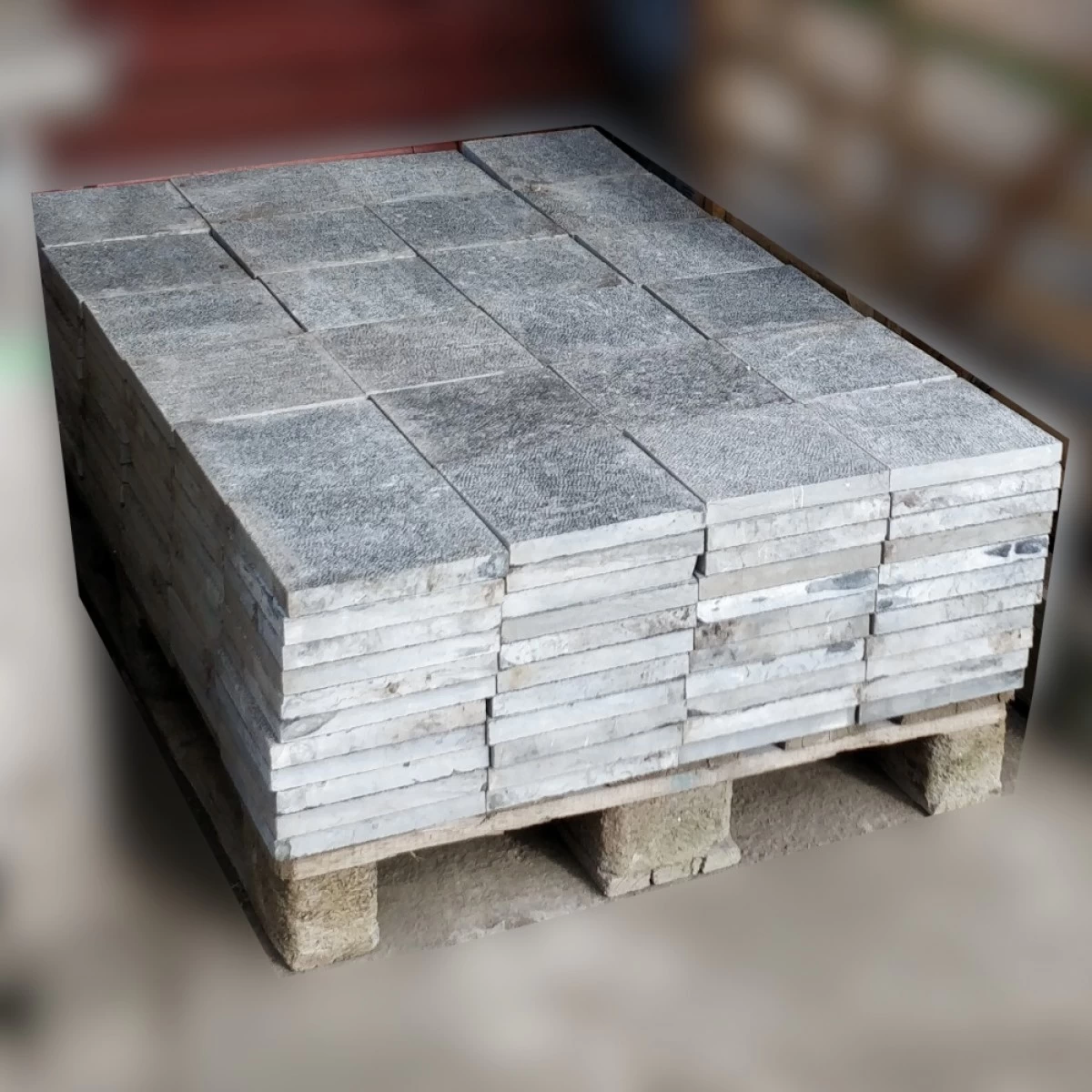 BK Vietnamese Blauwsteen Gebouchardeerd 20x20x2.5 LOT 10.6m² (265 Tegels) - Afbeelding 2